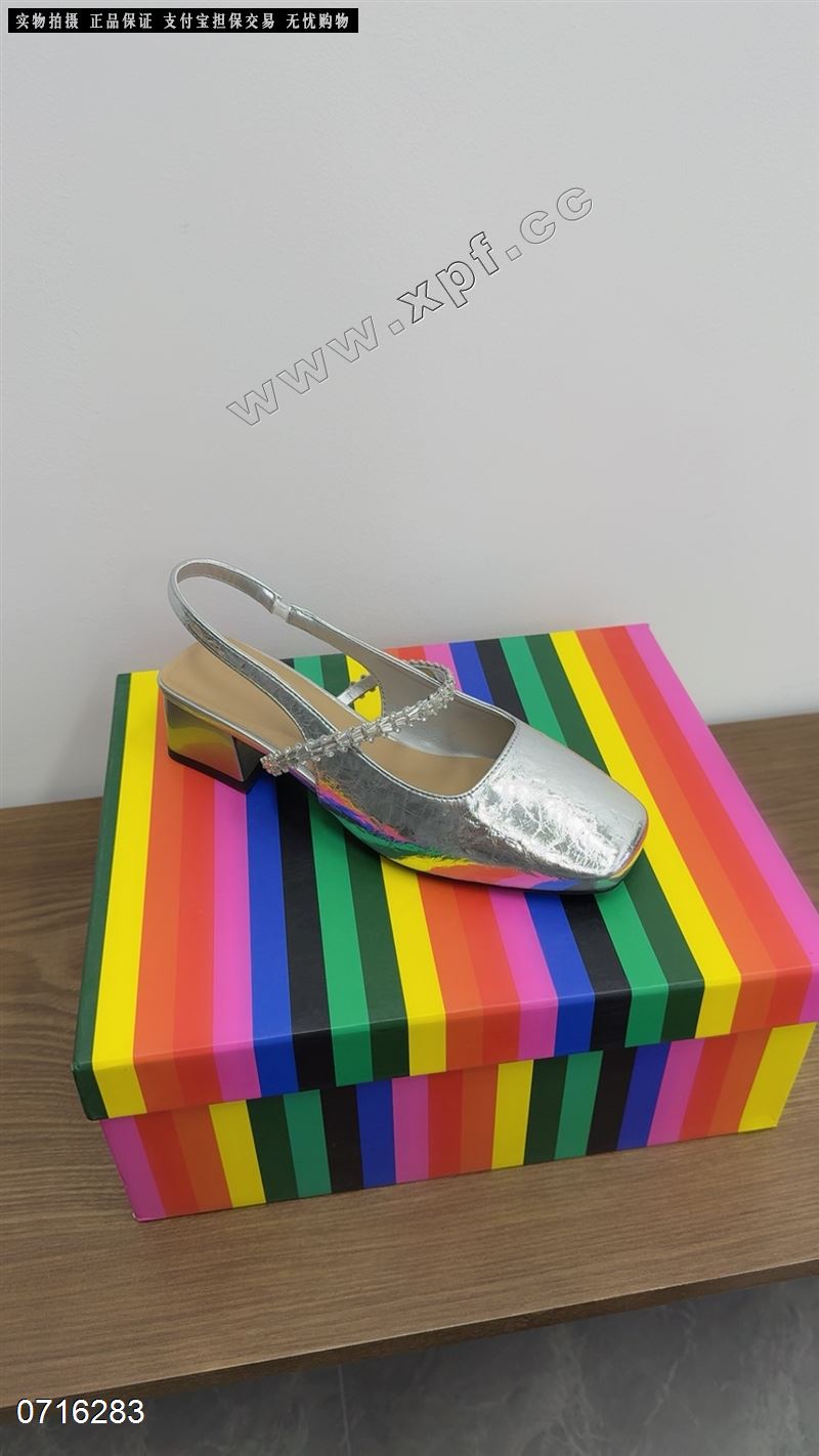 包头后空女凉鞋