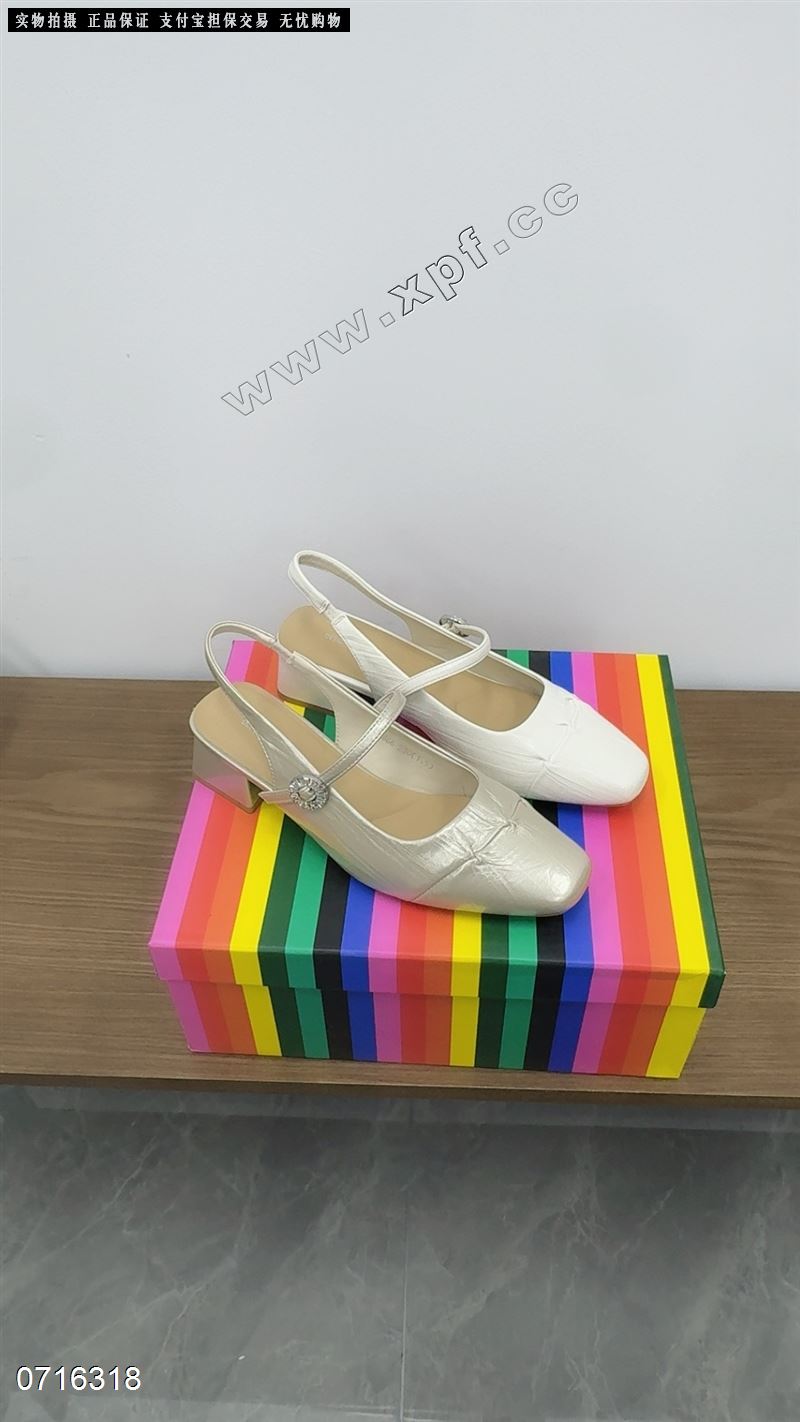 包头后空女凉鞋