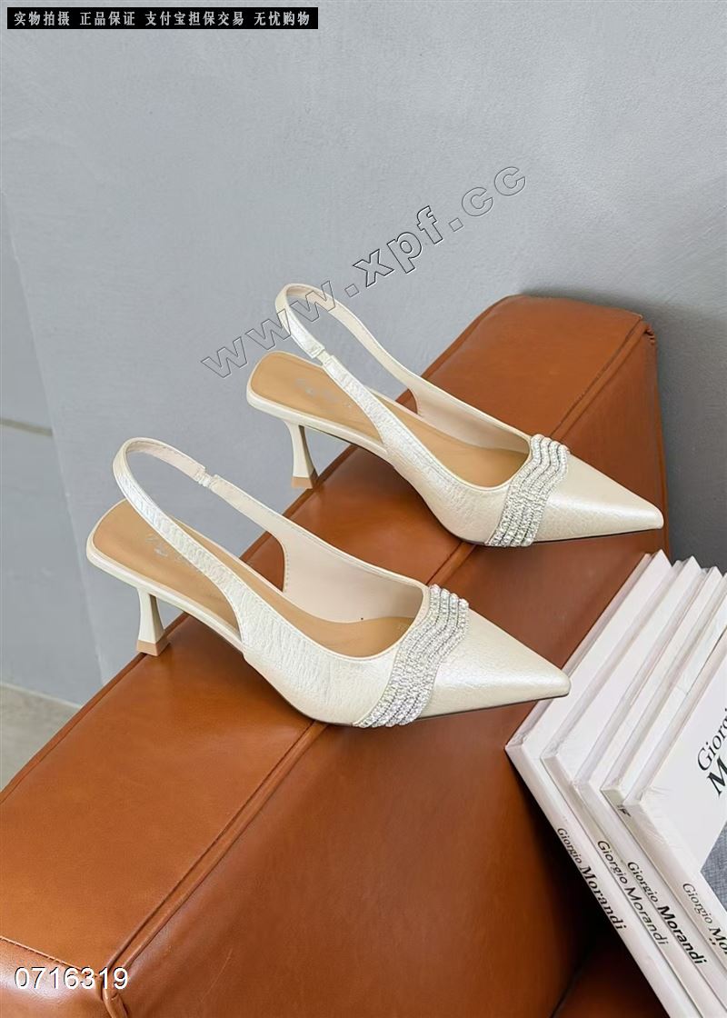 包头后空女凉鞋