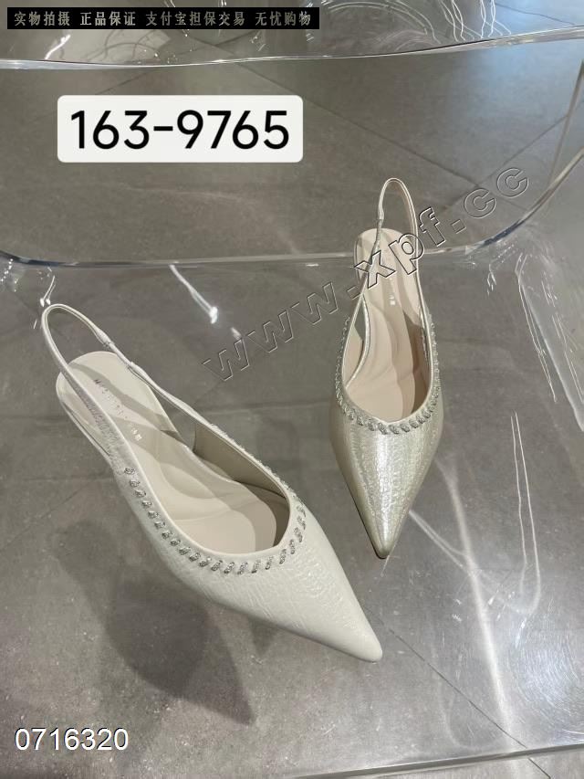 包头后空女凉鞋