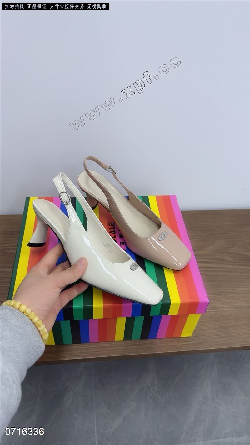 包头后空女凉鞋