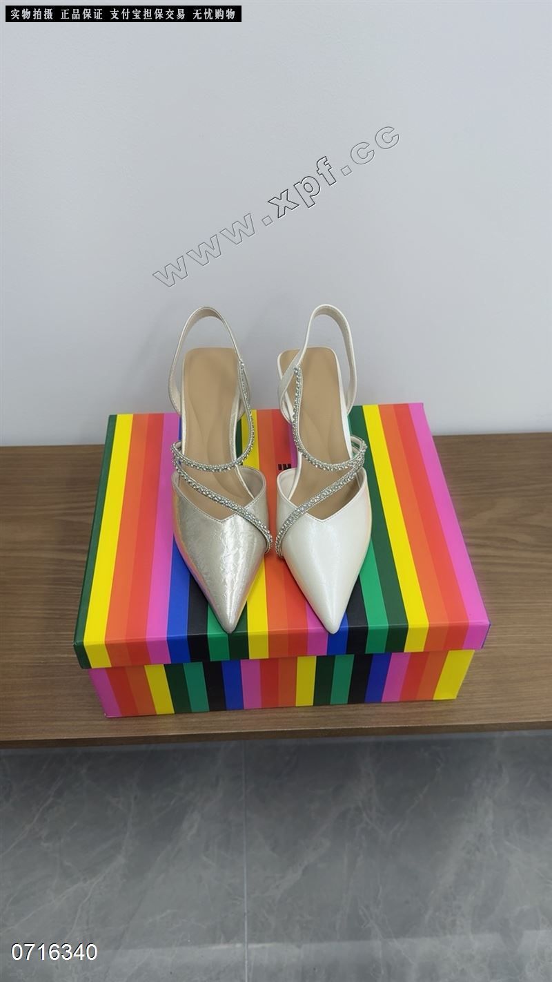 包头后空女凉鞋