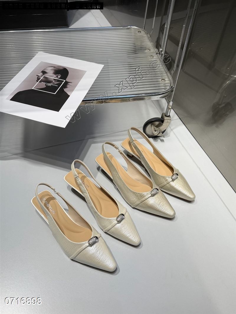 包头后空女凉鞋