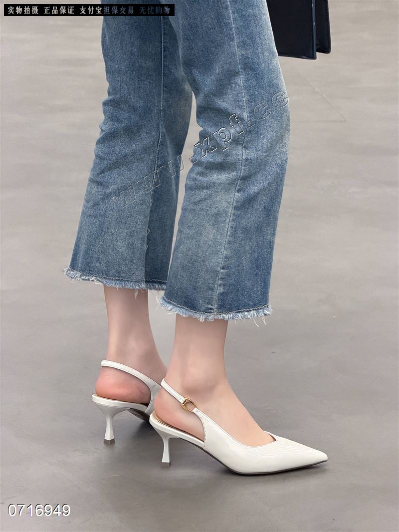 包头后空女凉鞋