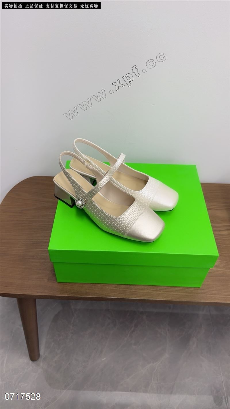 包头后空女凉鞋