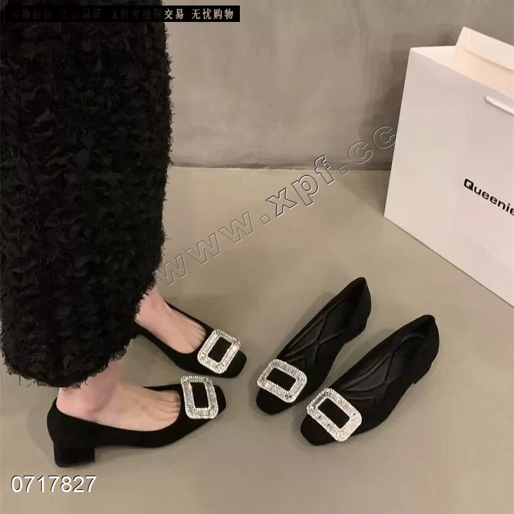 时尚单鞋  黑 67788990