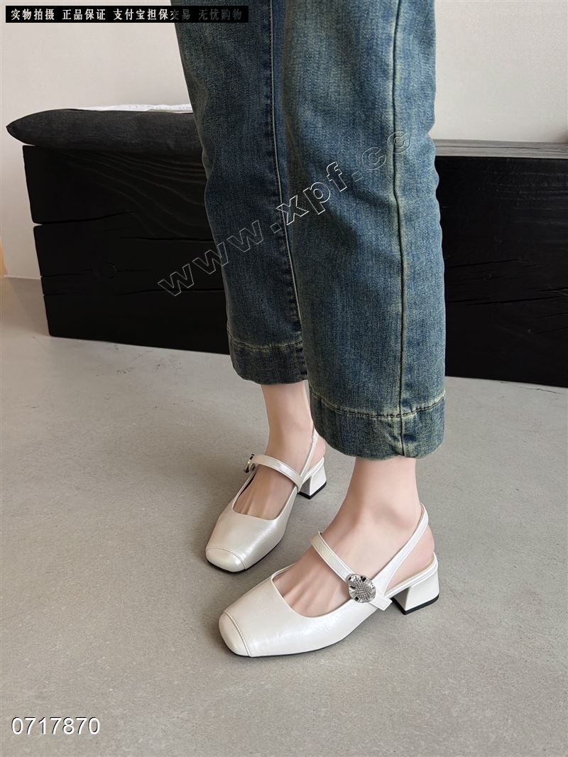 包头后空女凉鞋