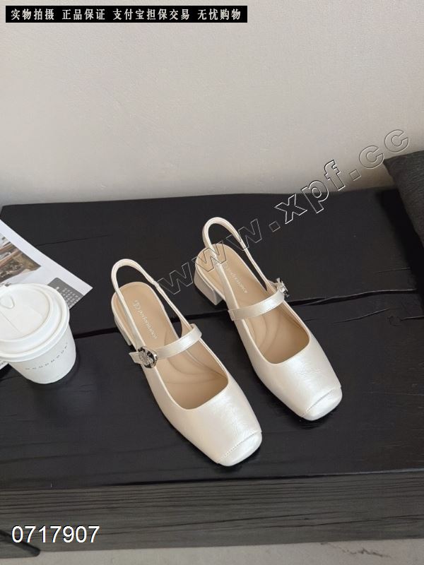 包头后空女凉鞋