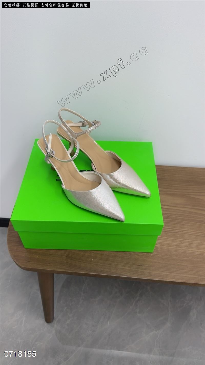 包头后空女凉鞋