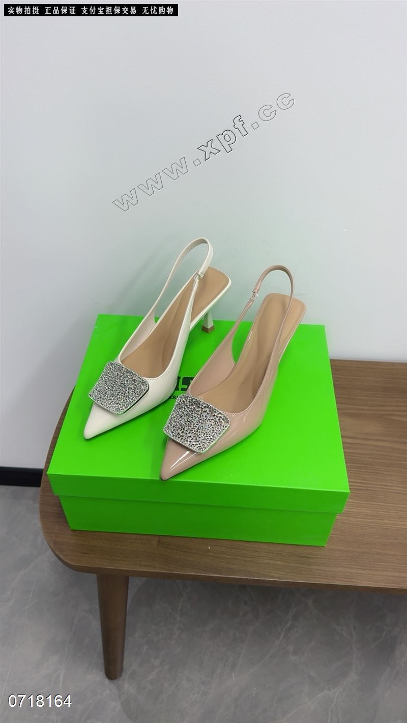 包头后空女凉鞋