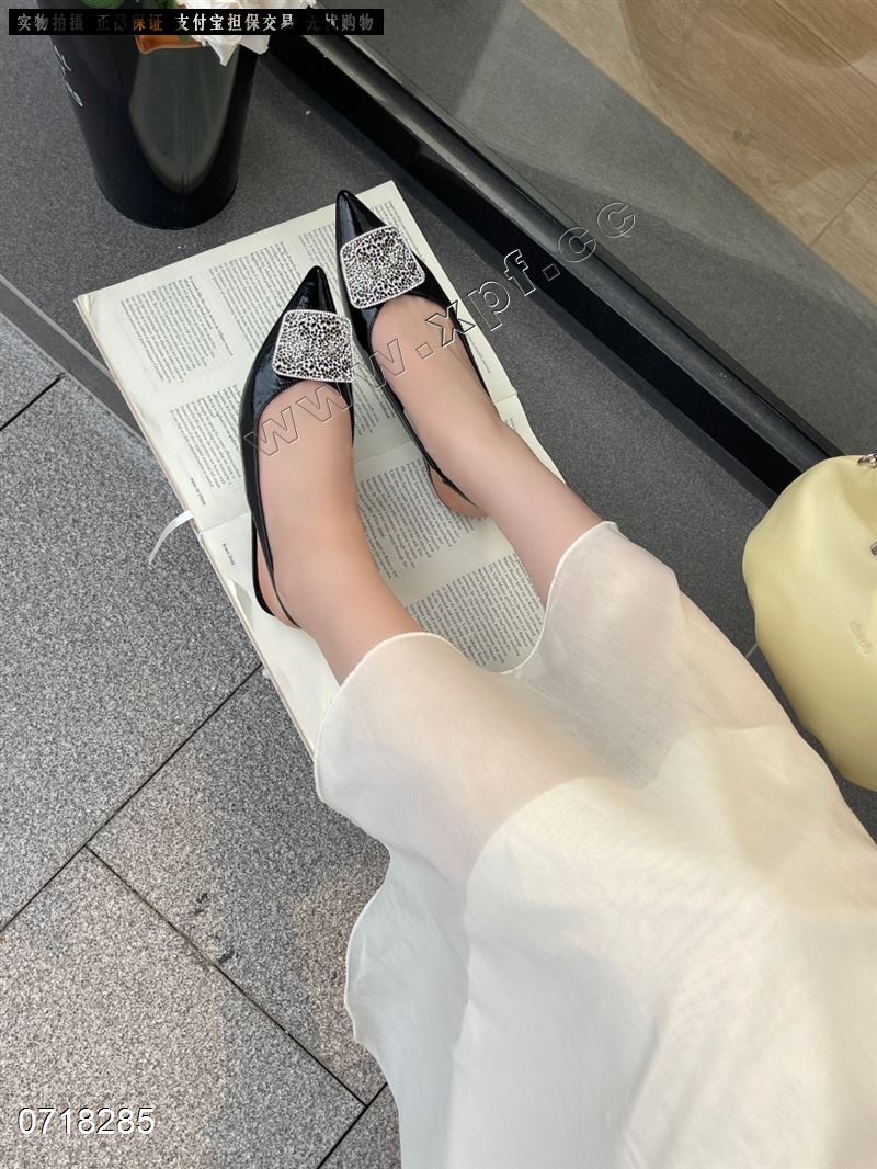 包头后空女凉鞋