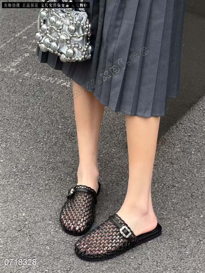 时尚拖鞋