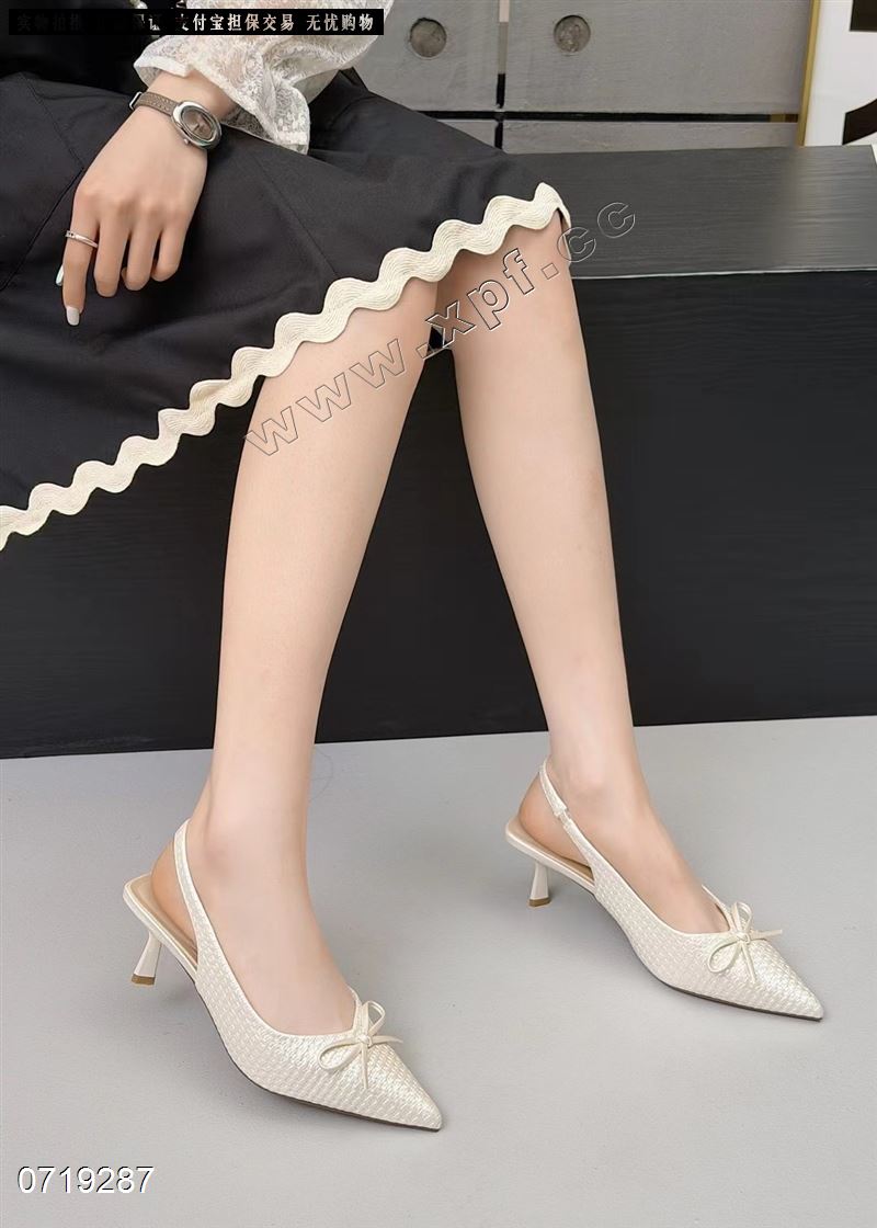 包头后空女凉鞋