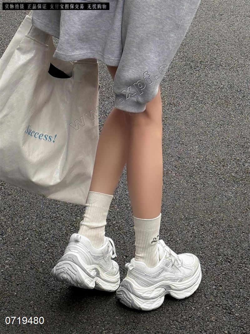 新款透网发泡底休闲鞋5606