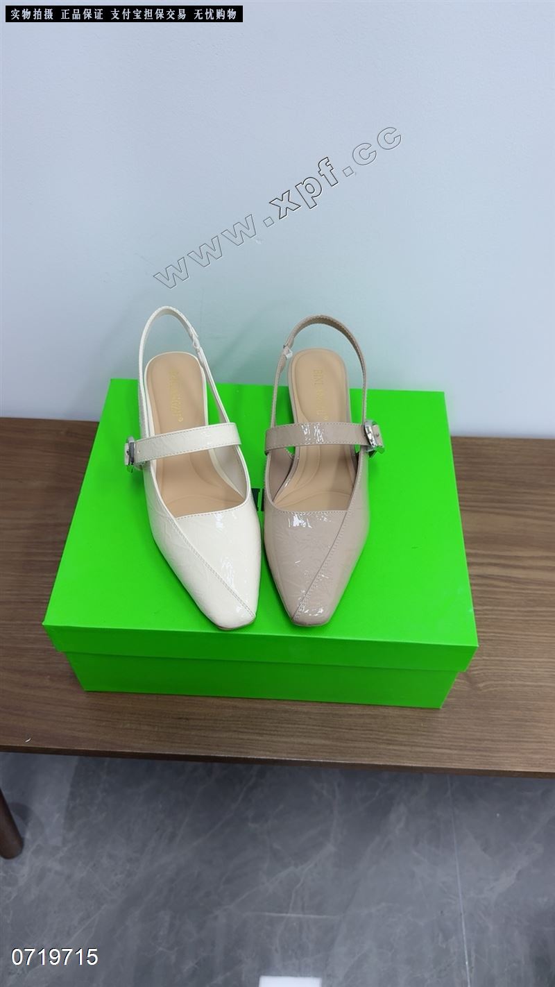 包头后空女凉鞋