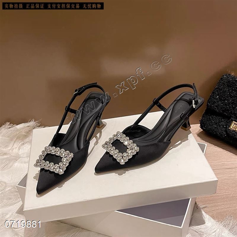 包头后空女凉鞋