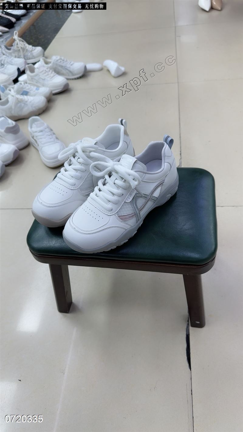 透网休闲鞋