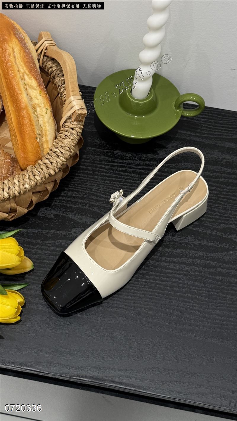 𝐑𝐄𝐓𝐀 𝐕𝐈𝐕𝐈  2829762