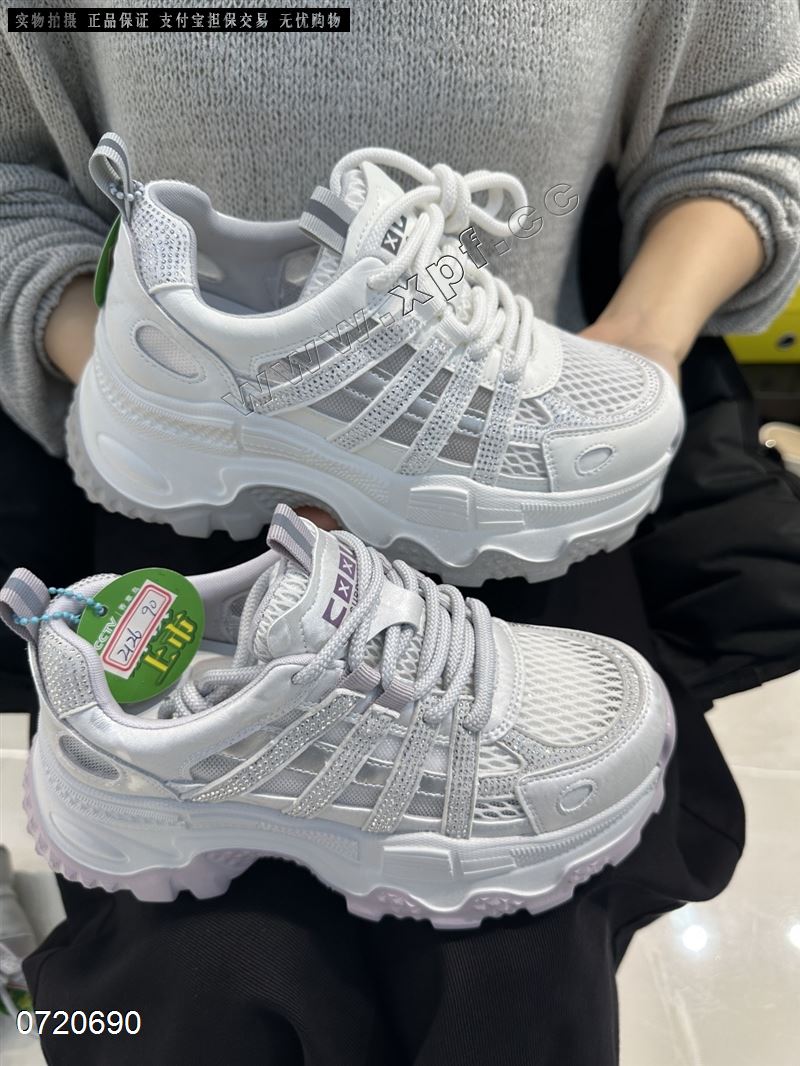 新款超轻双色发泡底透网休闲鞋2126