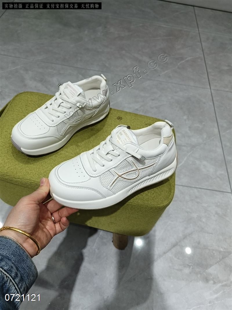 时尚休闲鞋​发泡底透网阿甘鞋