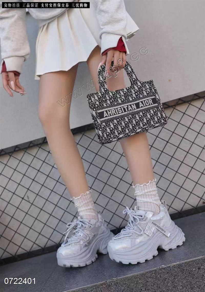 新款透气网休闲鞋6811-2