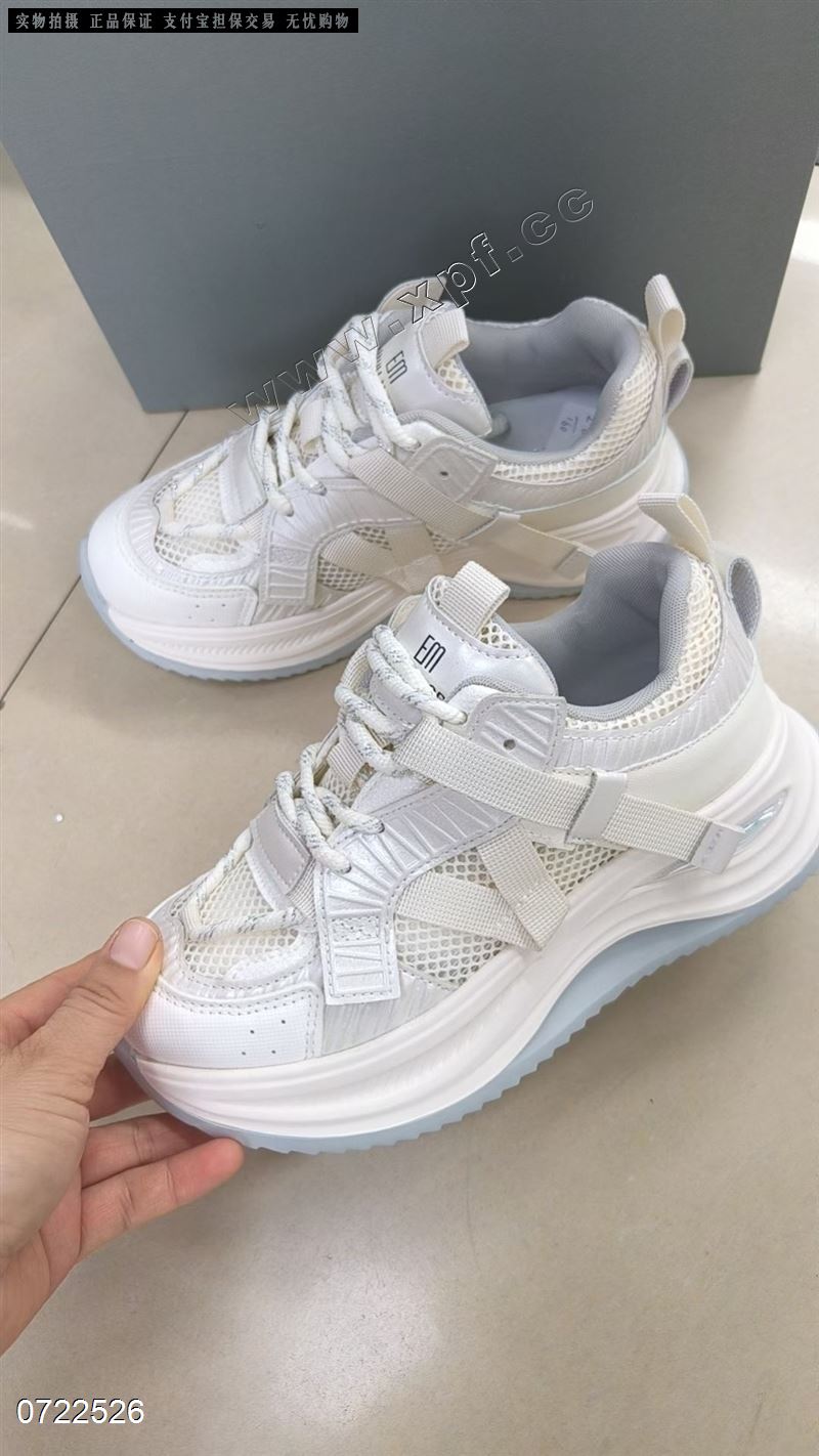 透网休闲鞋