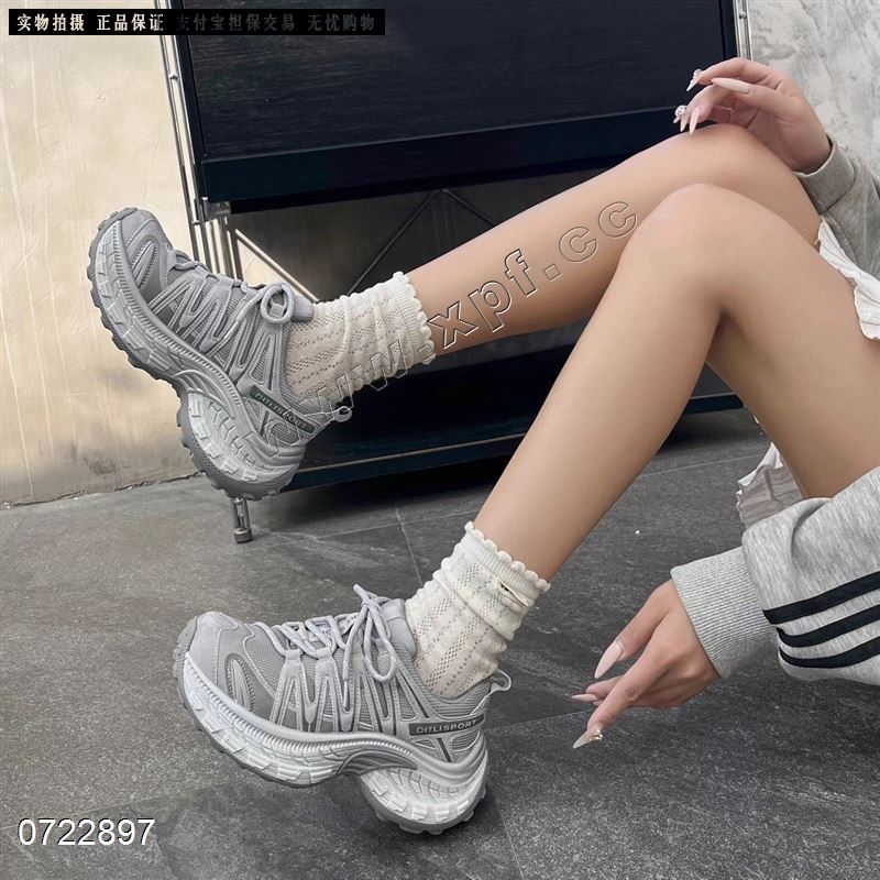 透网休闲鞋