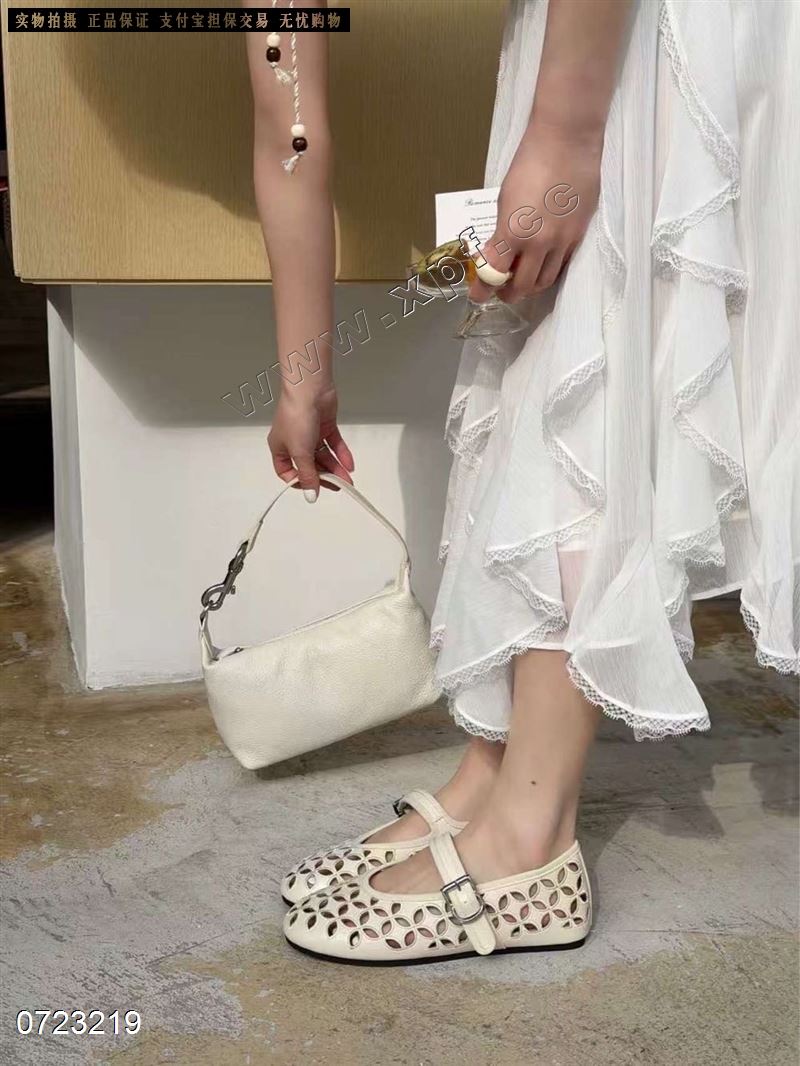 她致3835