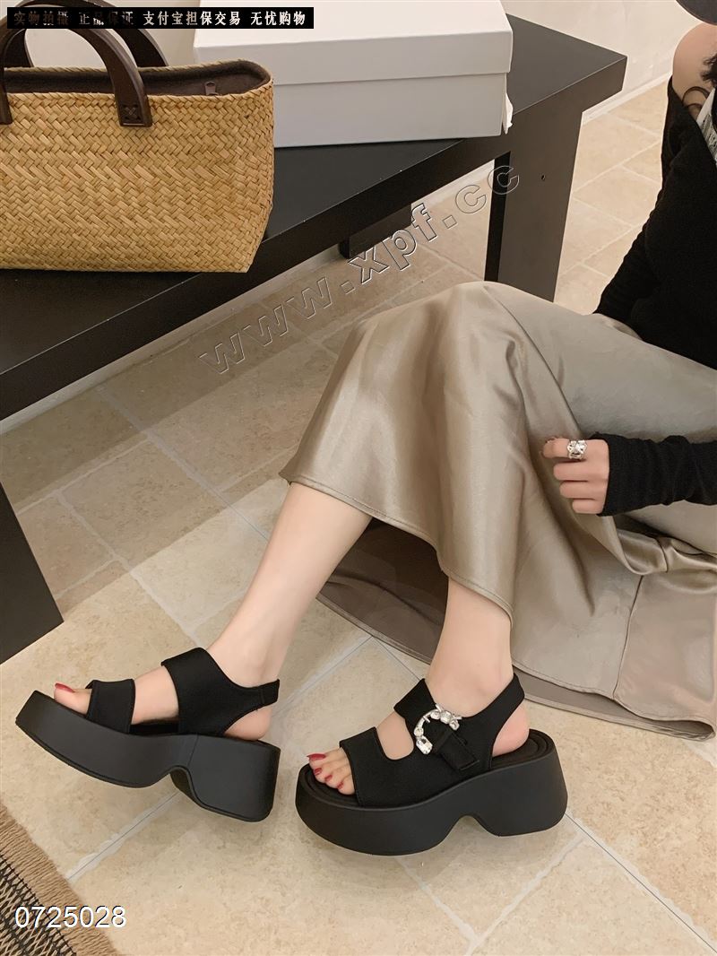 厚底女凉鞋