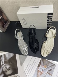 俏薇琪8357