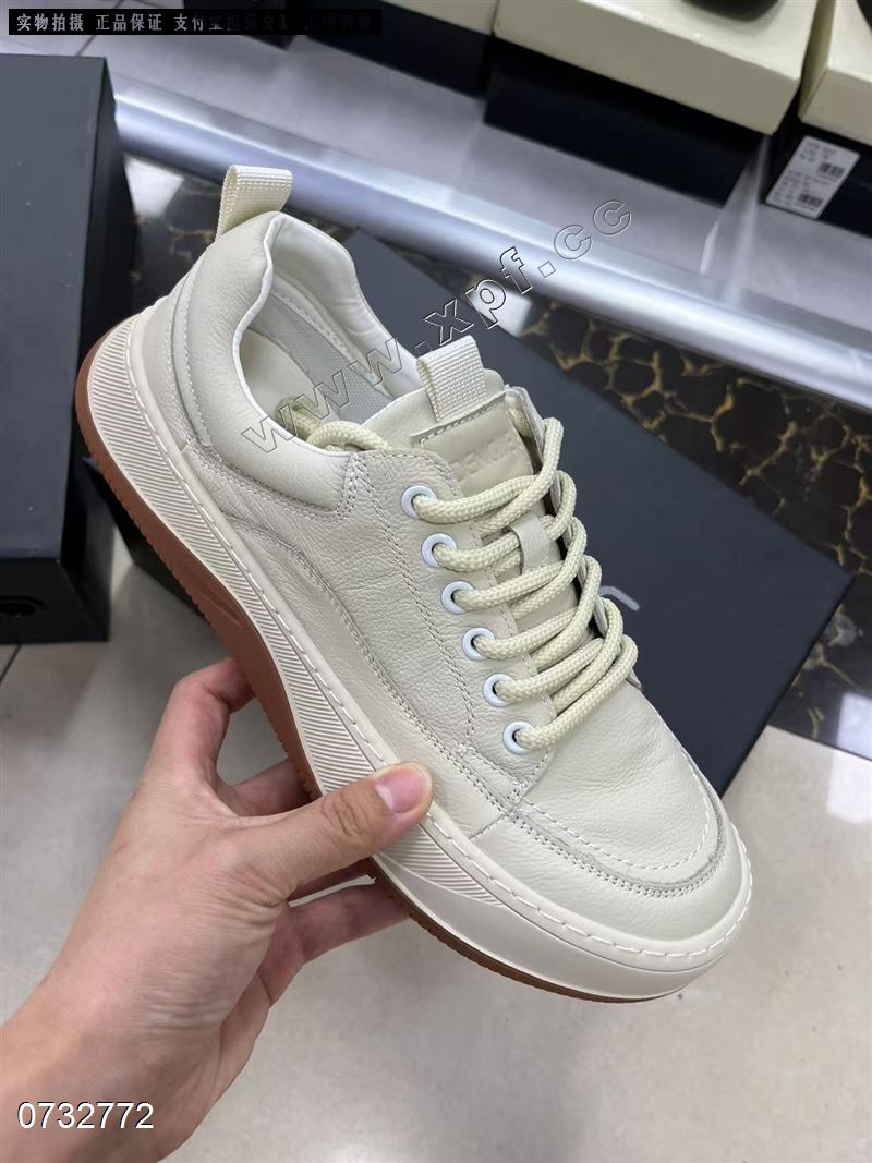 特价头层牛皮休闲男鞋   30/箱 件批