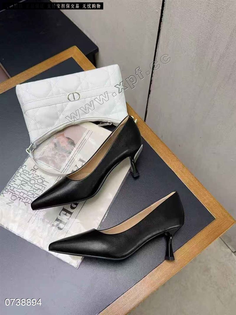 唯吾爱 250930  跟6cm