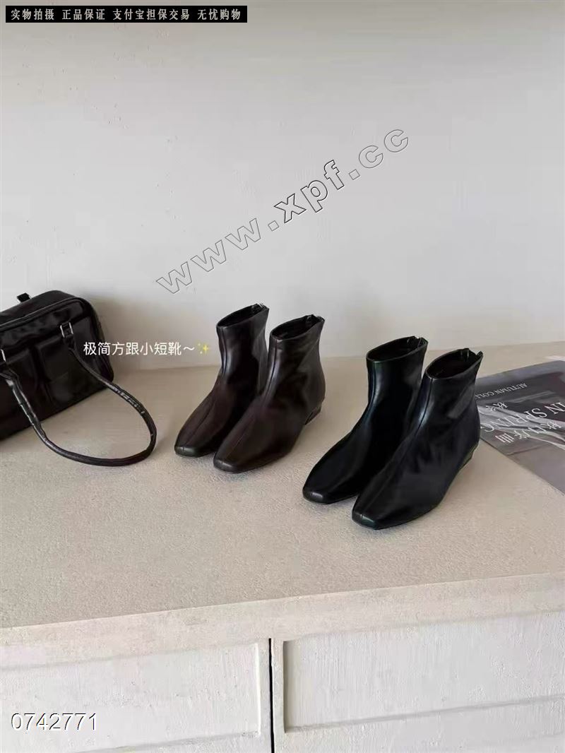 新款极简小方跟短靴9136