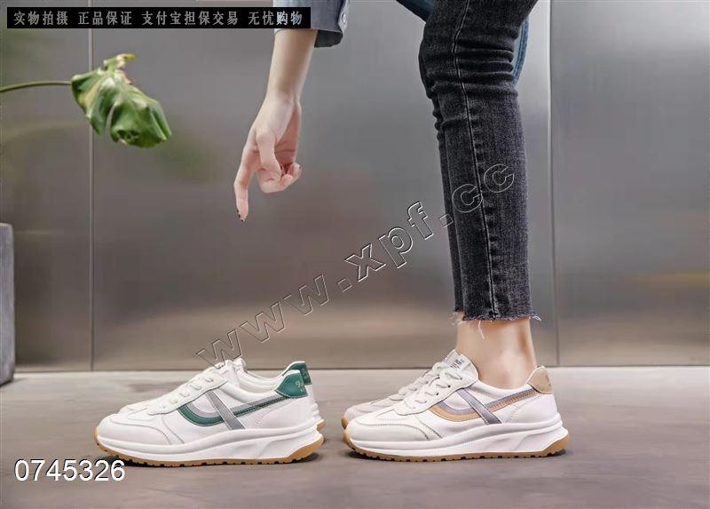 新款阿甘休闲女潮鞋22808