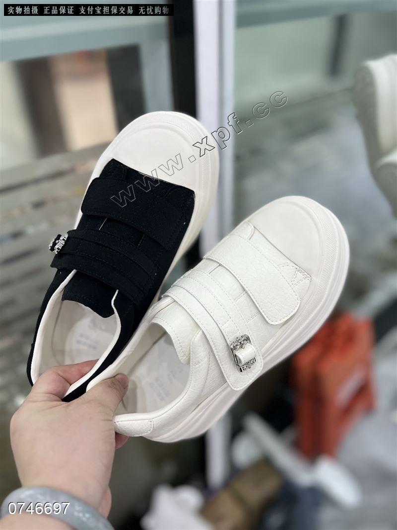 发泡底休闲鞋