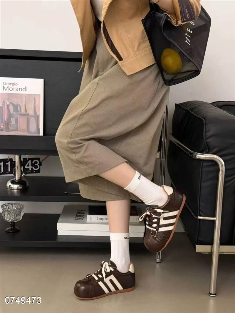 她她左右